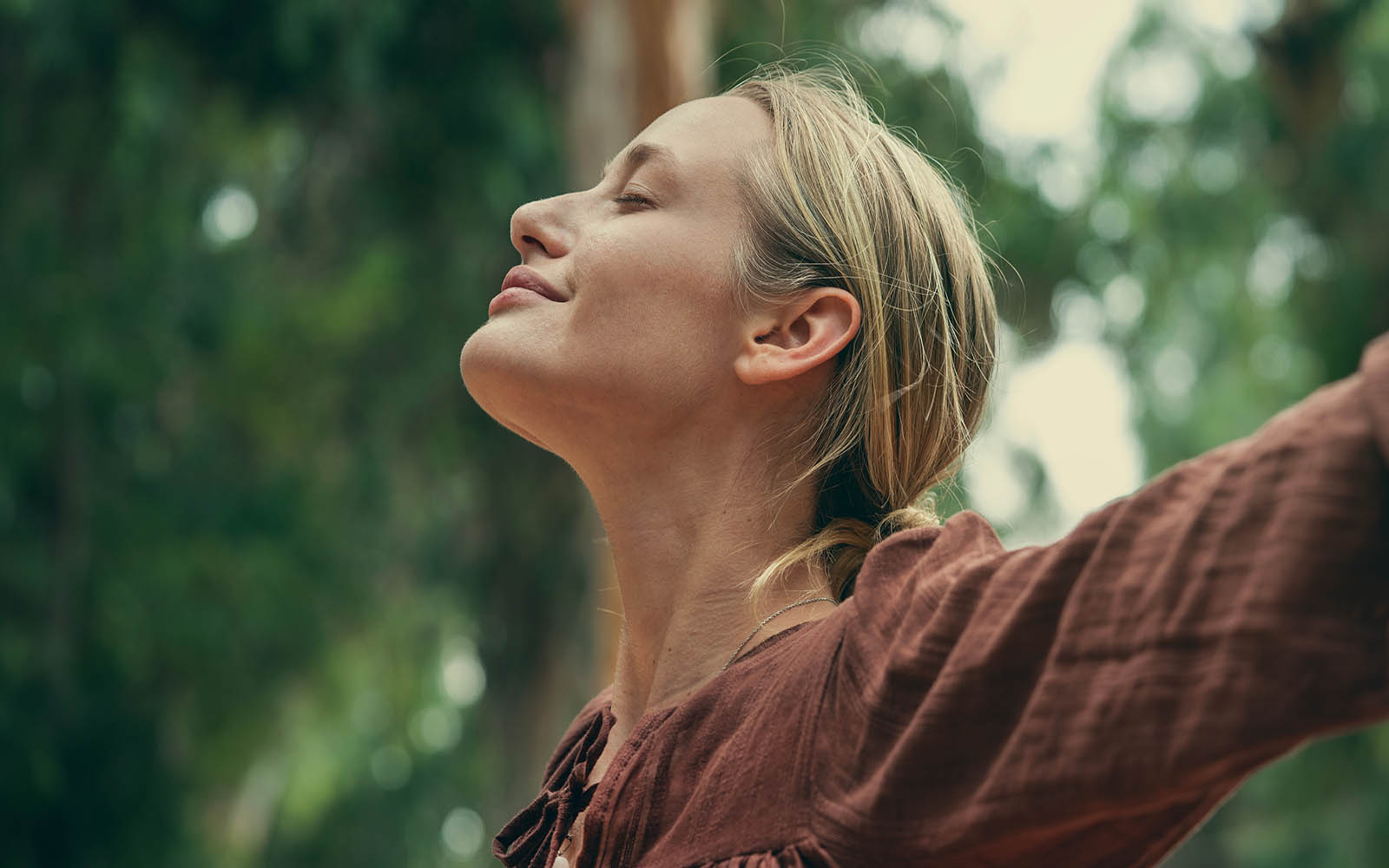 Woman,Breathing,Fresh,Air,Outdoors