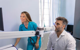 Man,Performing,Pulmonary,Function,Test,And,Spirometry,Using,Spirometer,At