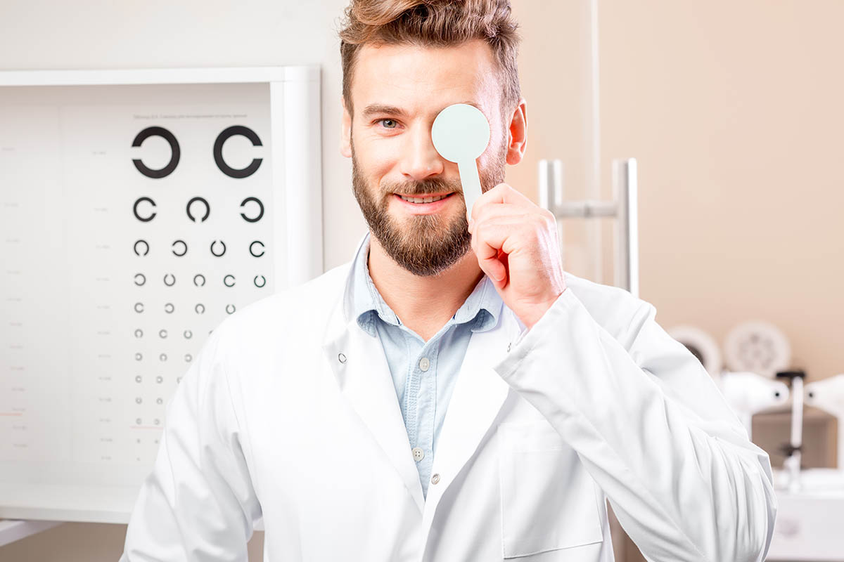 Augenoptiker/in - Ausbildung, Beruf, Gehalt