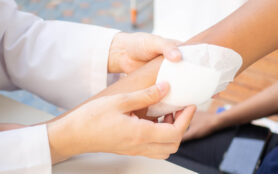 Hand,Of,Doctor,Is,Using,Clean,Cotton,Dressing,Infection,Wound