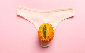 Exotic,Fruit,In,The,Form,Of,A,Vagina,On,Women's