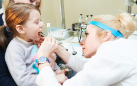 Adenoide,, Ear,,Nose,,Throat,Examining.,Ent,Doctor,With,A,Child.,Otolaryngology