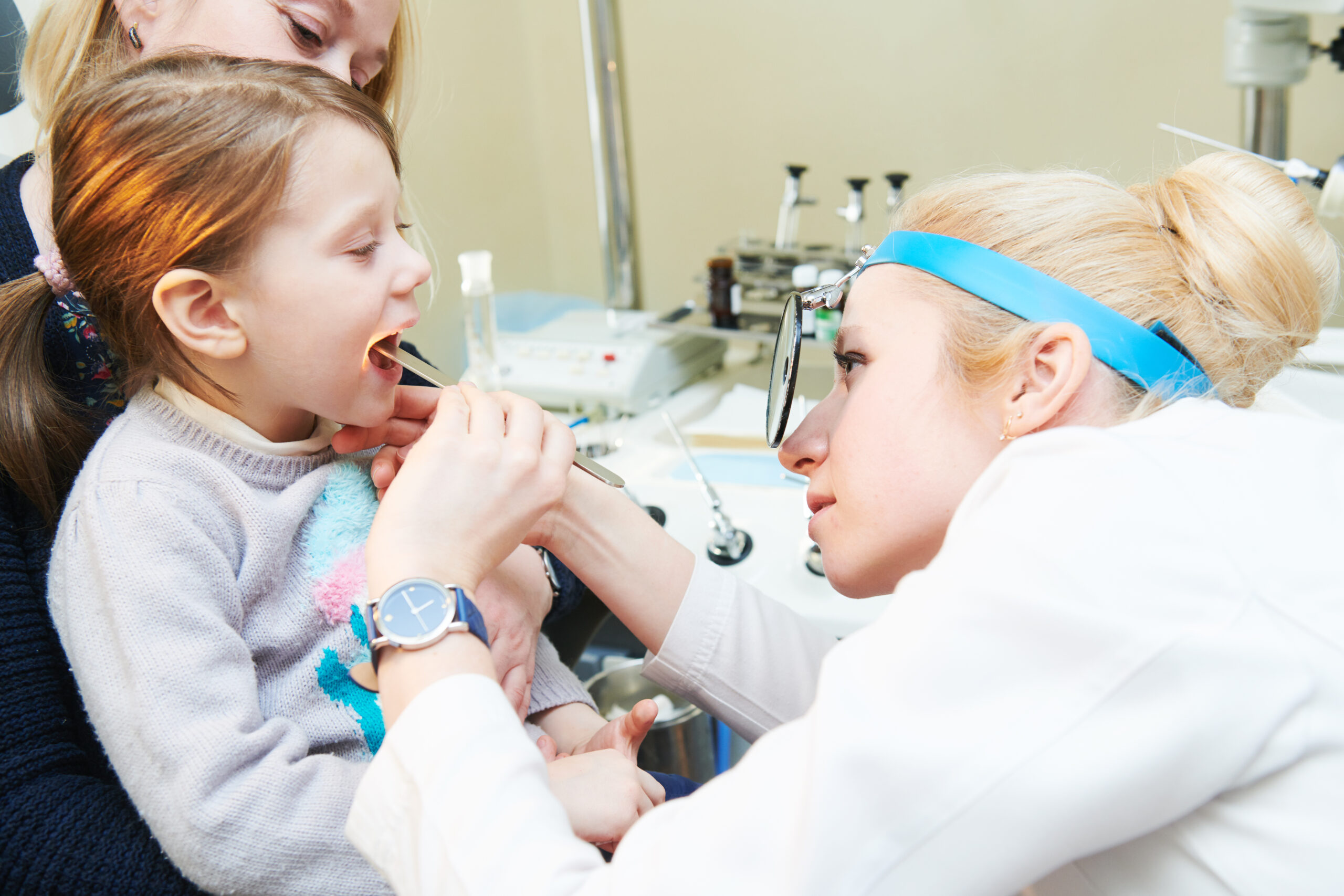 Adenoide,, Ear,,Nose,,Throat,Examining.,Ent,Doctor,With,A,Child.,Otolaryngology
