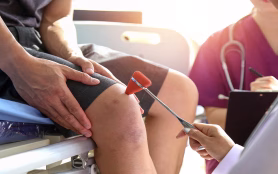 Doctor,Use,The,Trigonal,Head,Neurological,Percussion,Hammer,For,Reflex