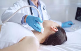 Doctor,Man,Wearing,Blue,Medical,Gloves,Is,Using,Ultrasound,Equipment
