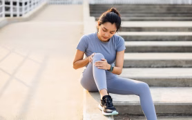 A,Runner,Has,Sore,Knees,Because,He,Has,Been,Running