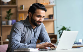 Senior,Woman,Receives,Medical,Advice,And,Treatment,From,A,Doctor