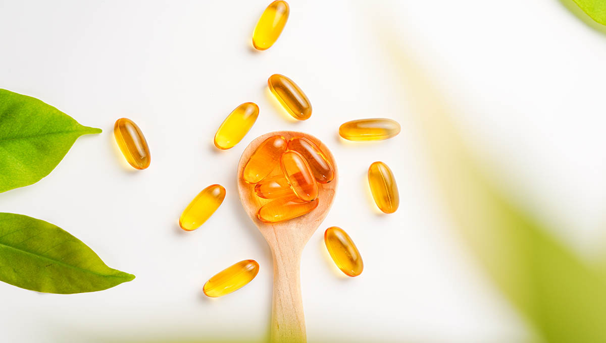 Wooden,Spoon,With,Soft,Gels,,Fish,Oil,Capsules,,Omega,3,