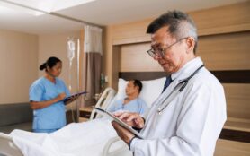 Asian,Senior,Male,Professional,Doctor,Using,Tablet,For,Digital,Health