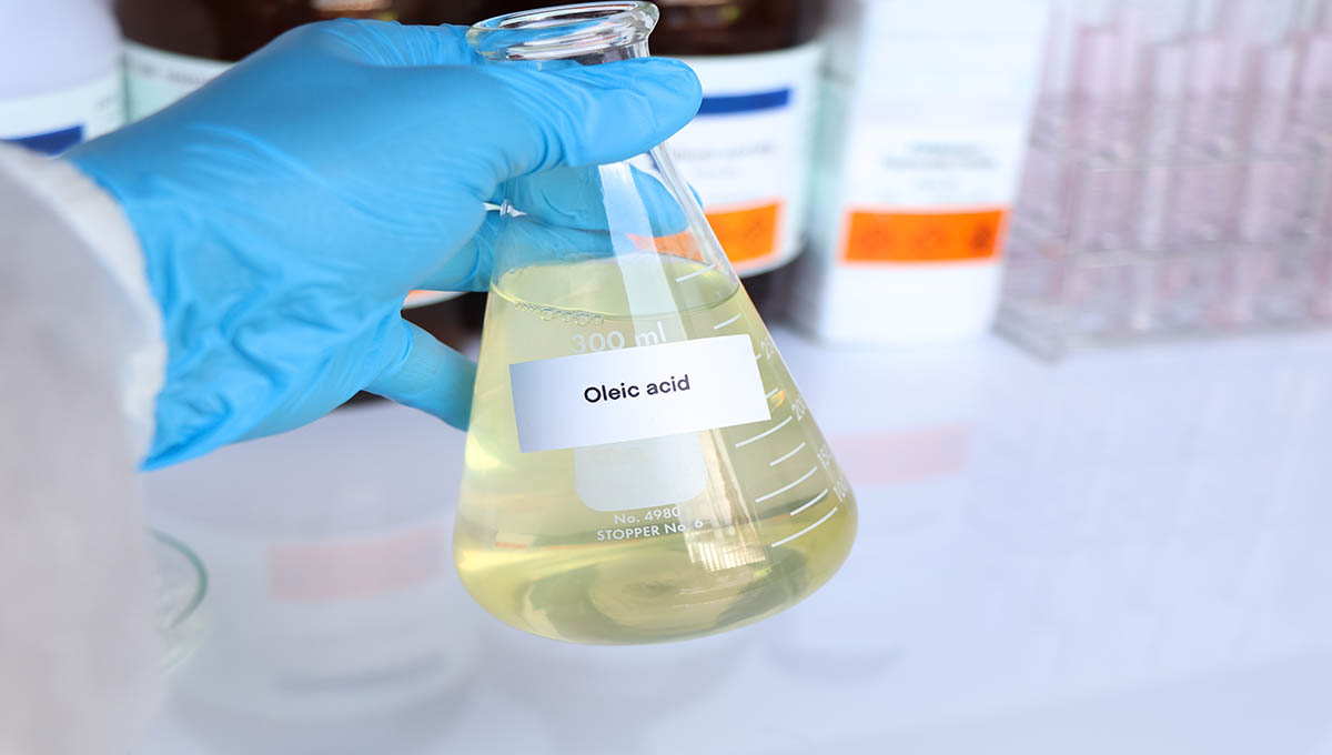 Oleic,Acid,In,Glass,,Chemical,In,The,Laboratory,And,Industry,