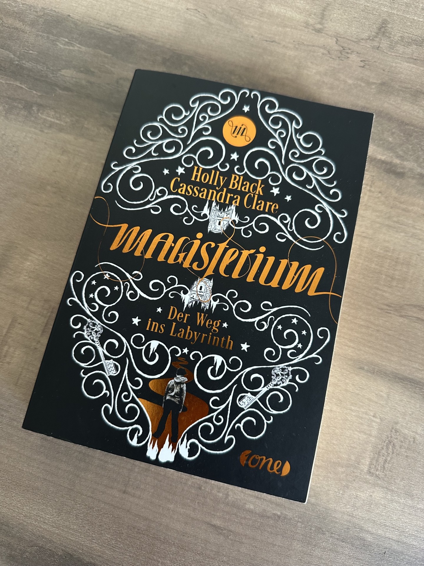 Magisterium Cover 1