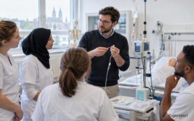 KI generiert - Karrierewege Pflegepädagoge